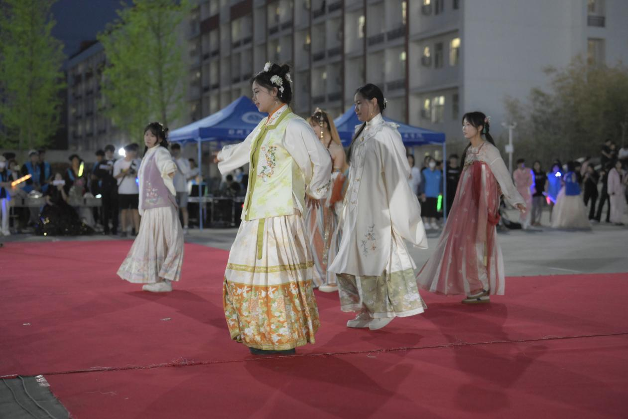 20240418“春风浩荡满目新，青春燃情嘉年华”---第三届社团文化艺术节圆满落幕 (8).png